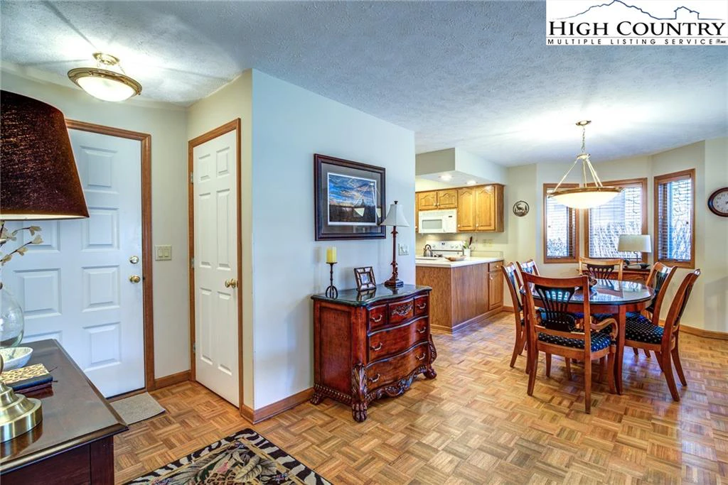 Image number 19 for the current listing