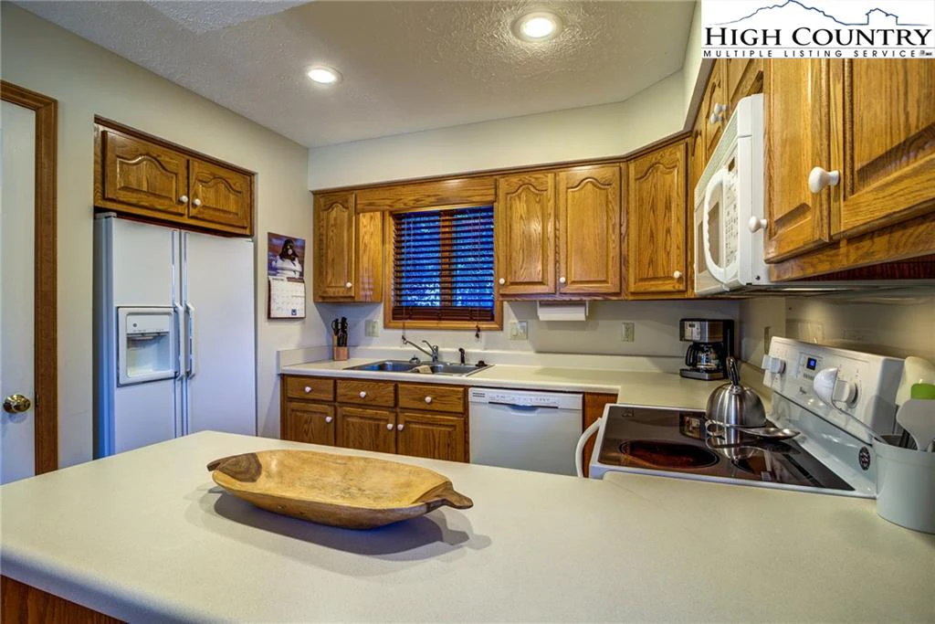 Image number 5 for the current listing
