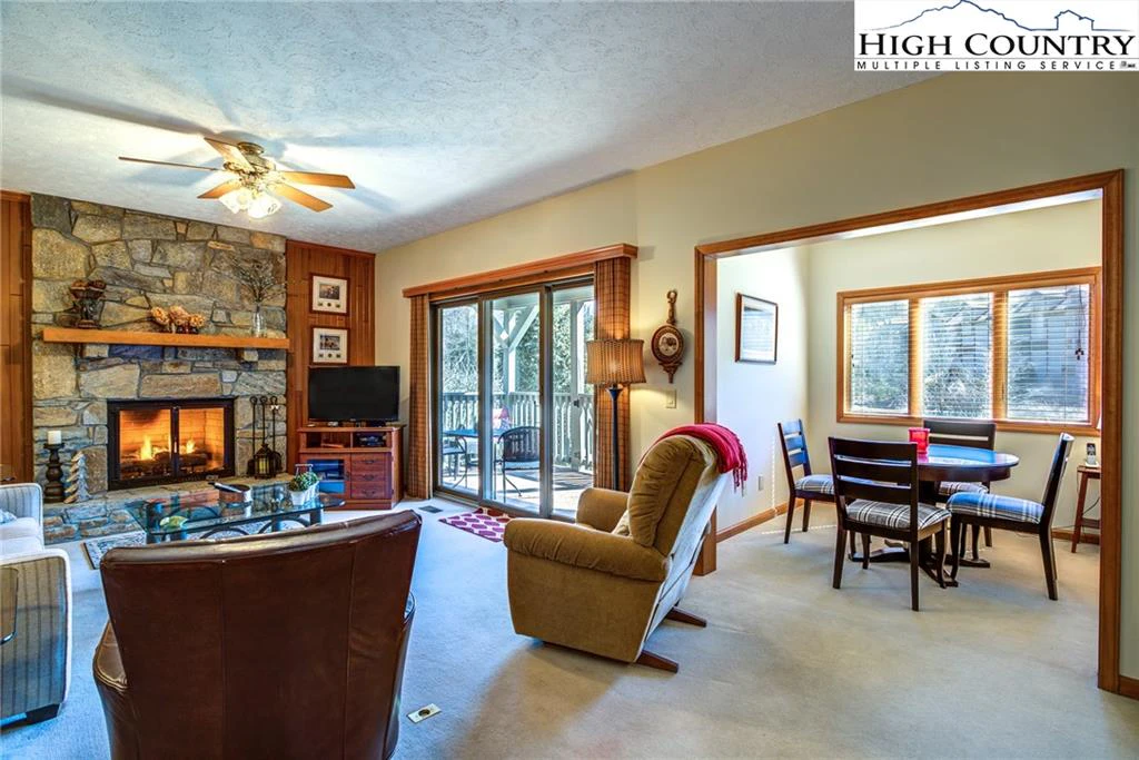 Image number 7 for the current listing