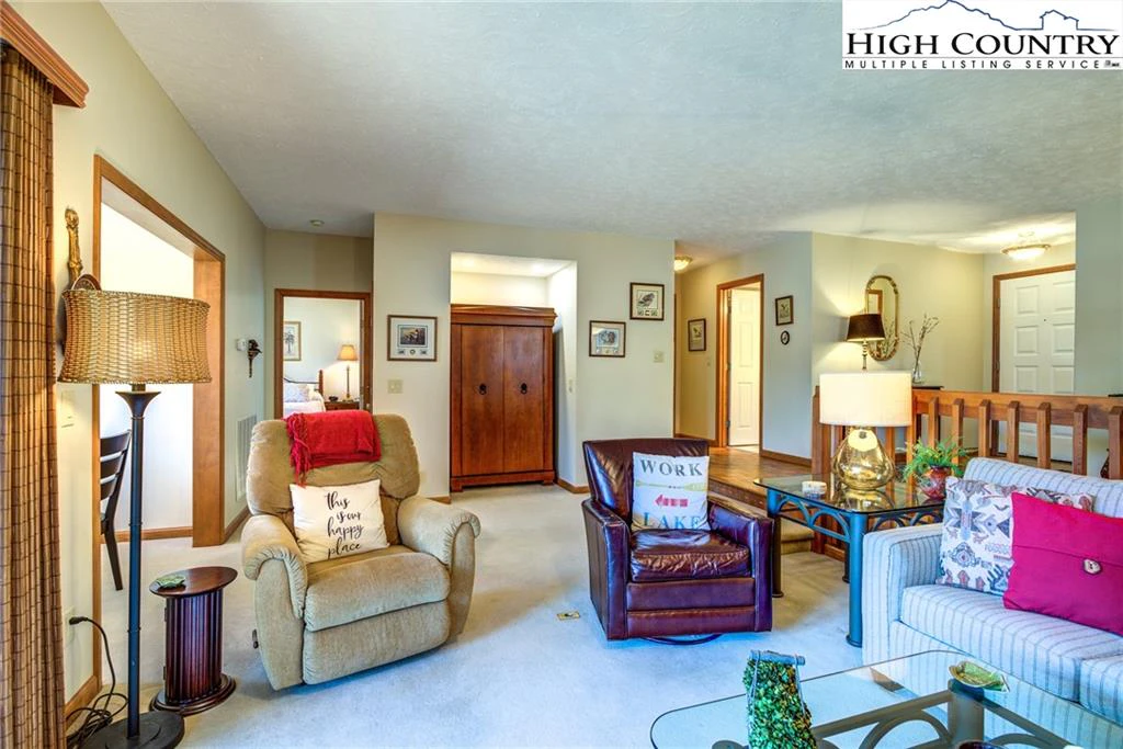 Image number 9 for the current listing
