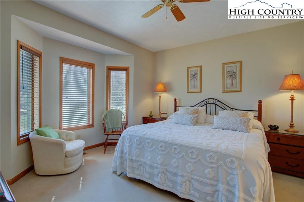 Image number 11 for the current listing