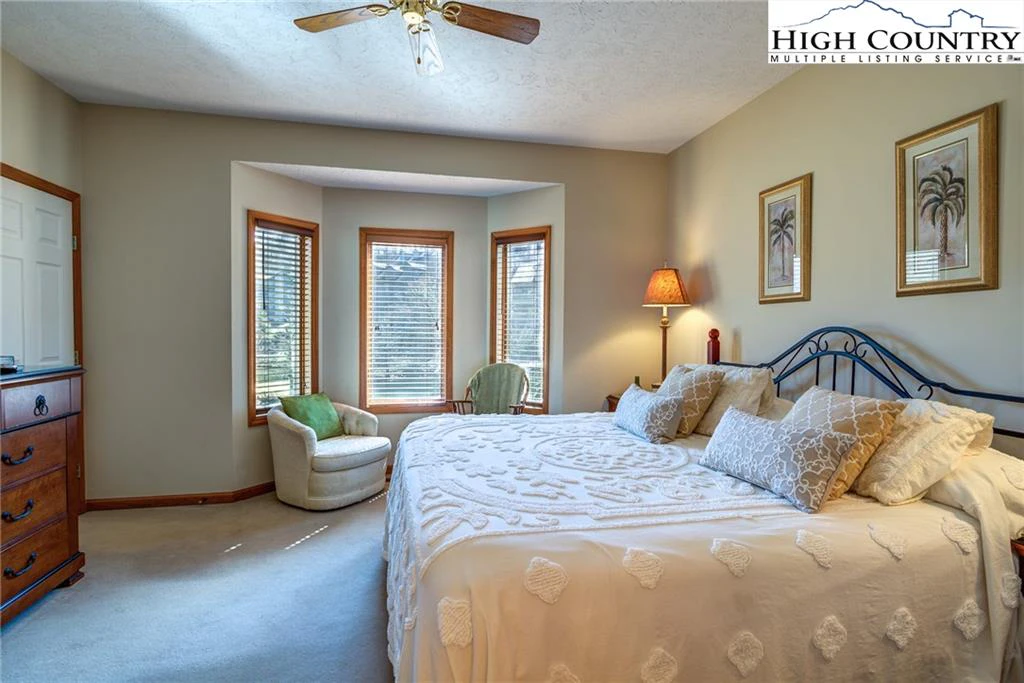 Image number 12 for the current listing