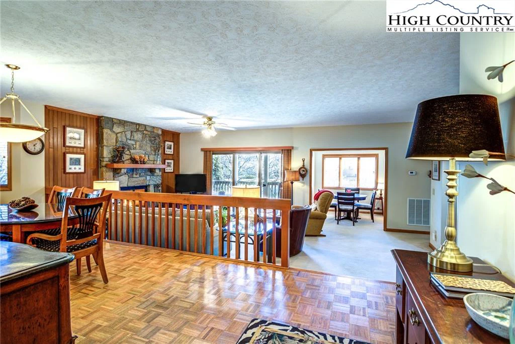 Image number 16 for the current listing