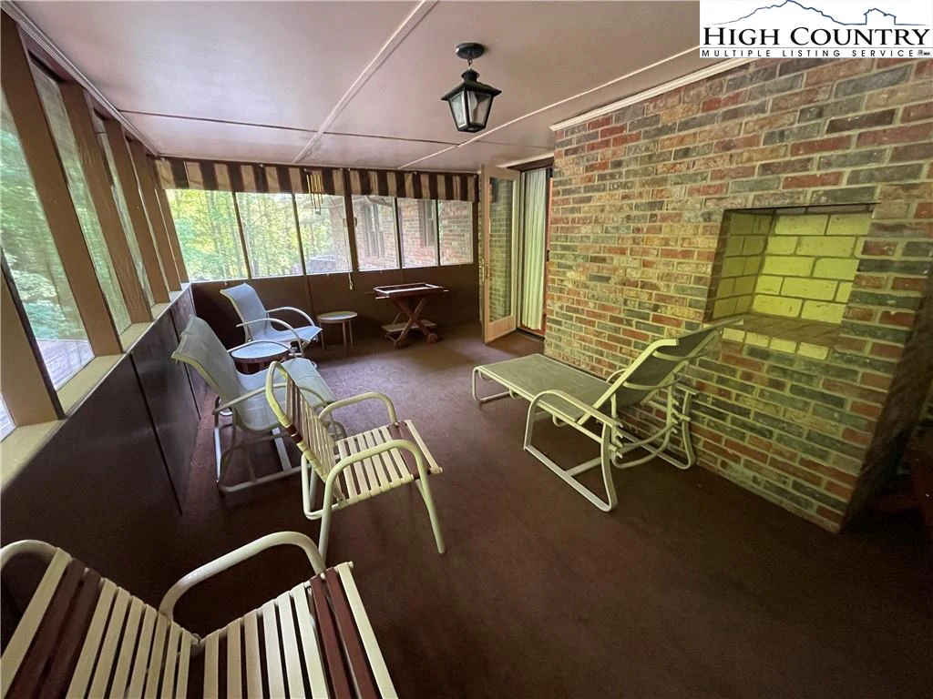 Image number 4 for the current listing