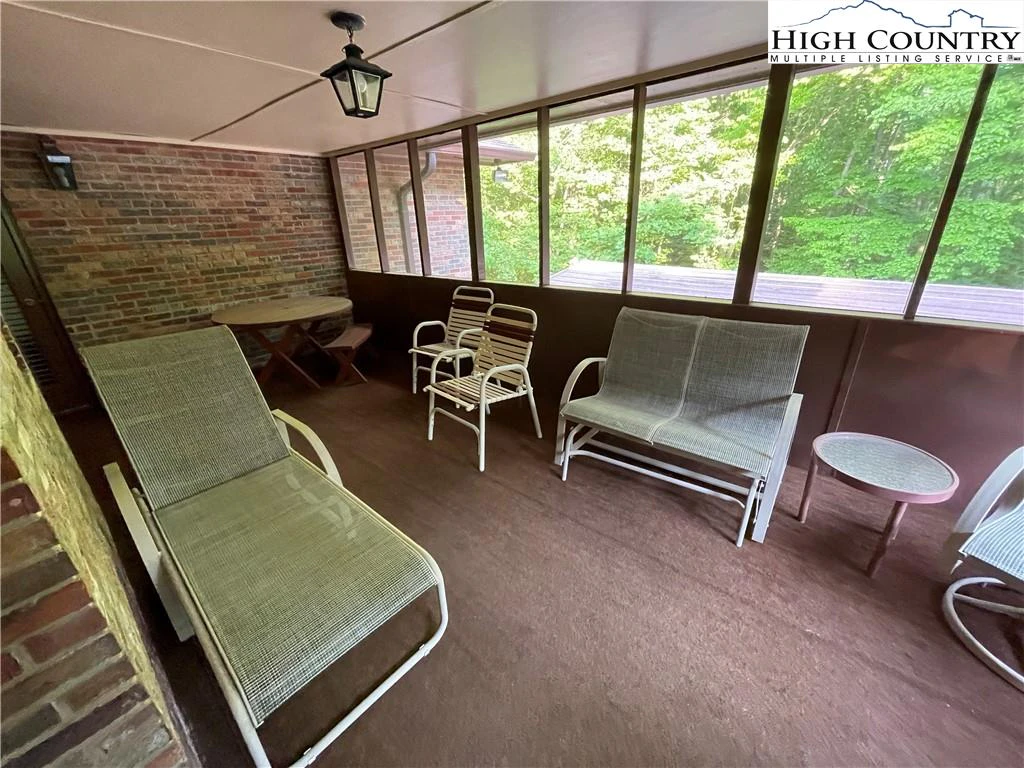 Image number 5 for the current listing
