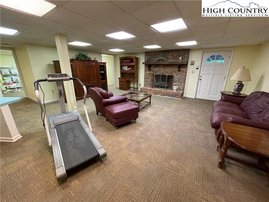 Image number 2 for the current listing