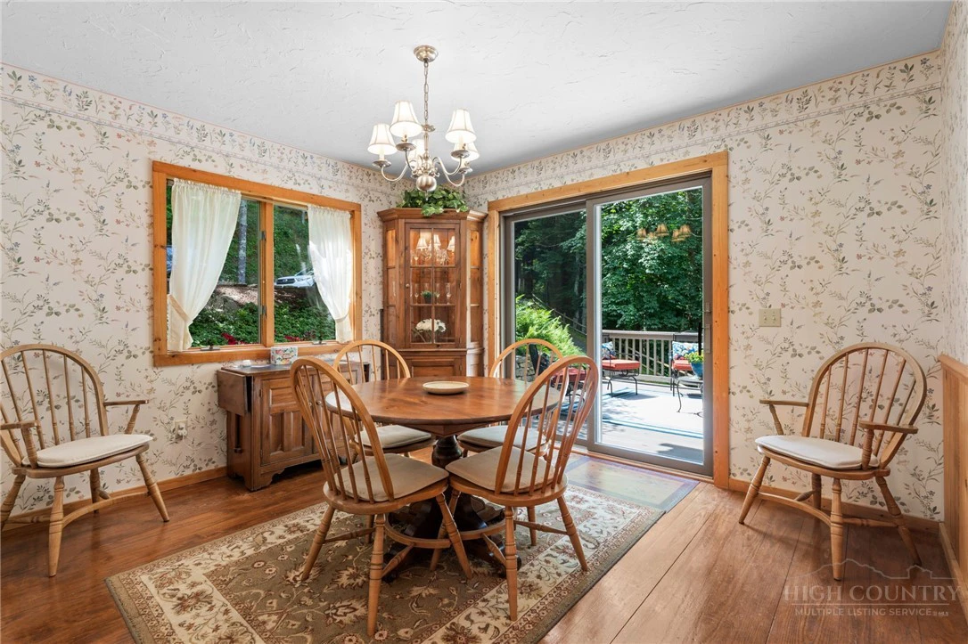Image number 13 for the current listing