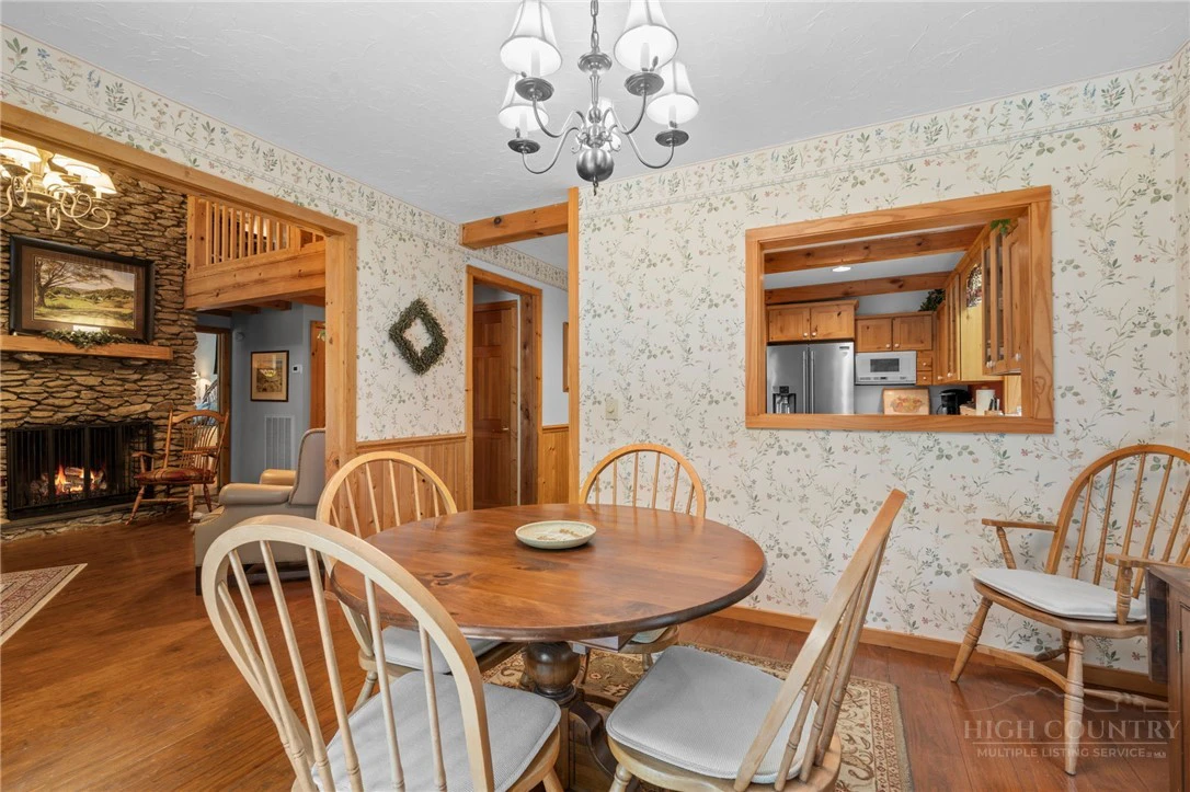 Image number 14 for the current listing