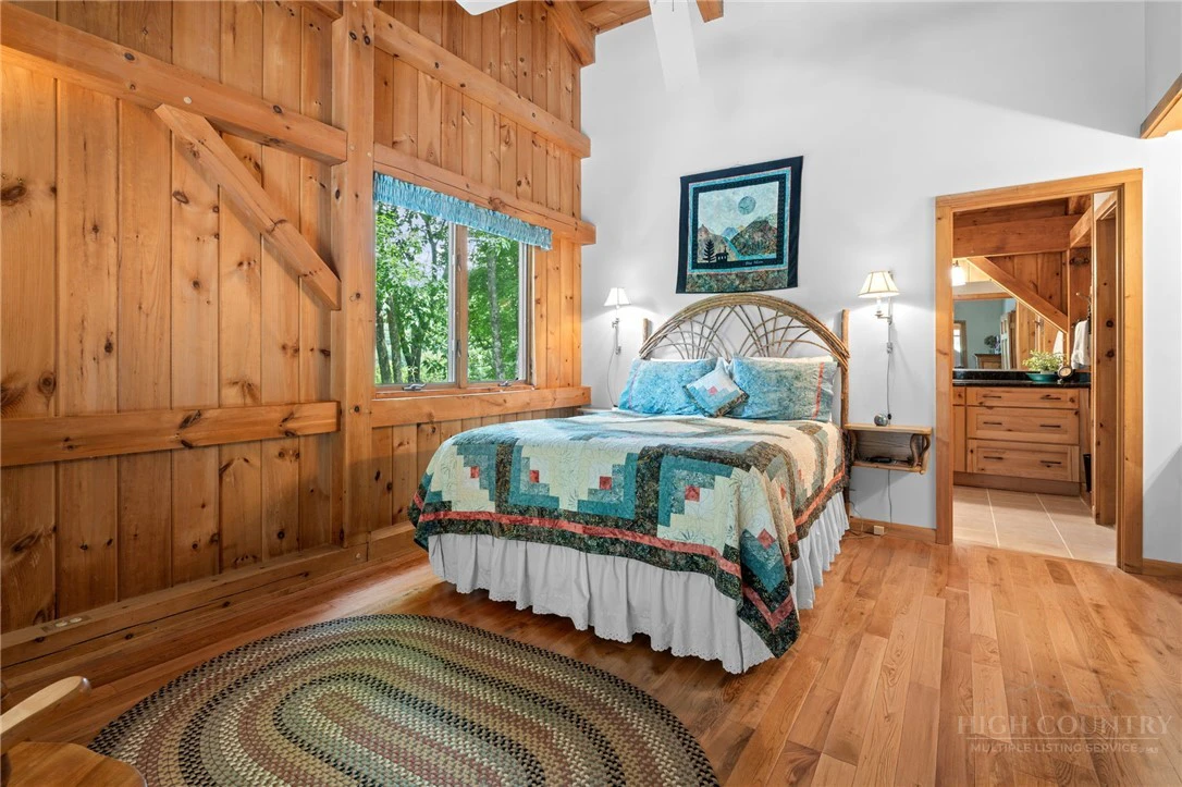 Image number 18 for the current listing