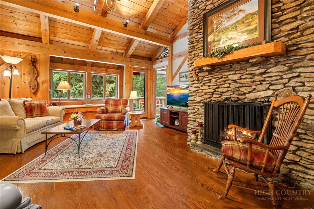 Image number 9 for the current listing