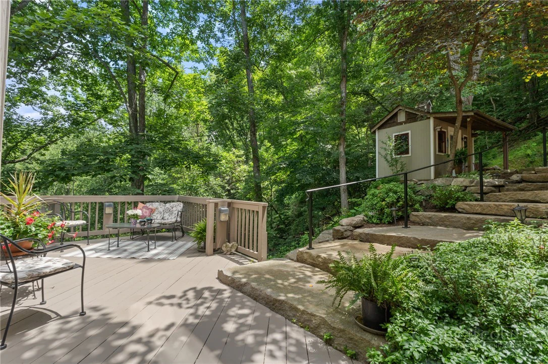 Image number 4 for the current listing