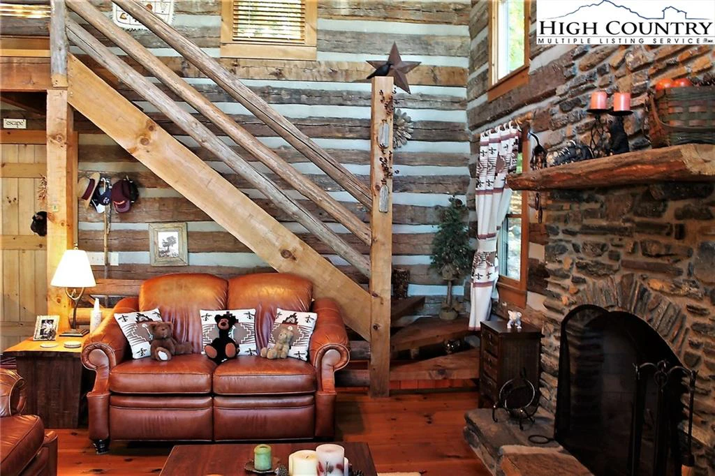 Image number 13 for the current listing