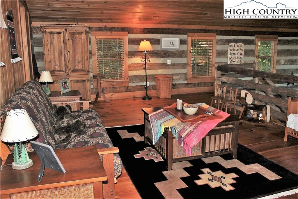 Image number 11 for the current listing