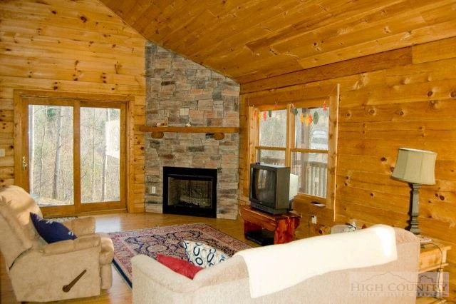 Image number 3 for the current listing