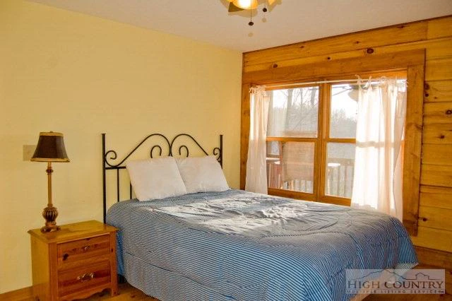 Image number 5 for the current listing