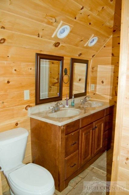 Image number 9 for the current listing