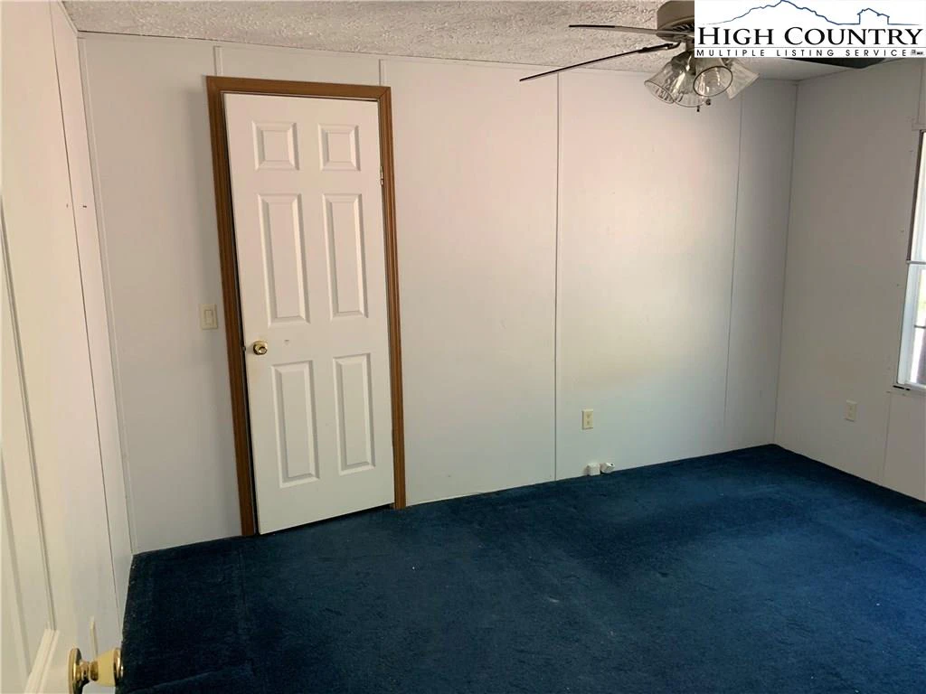 Image number 11 for the current listing