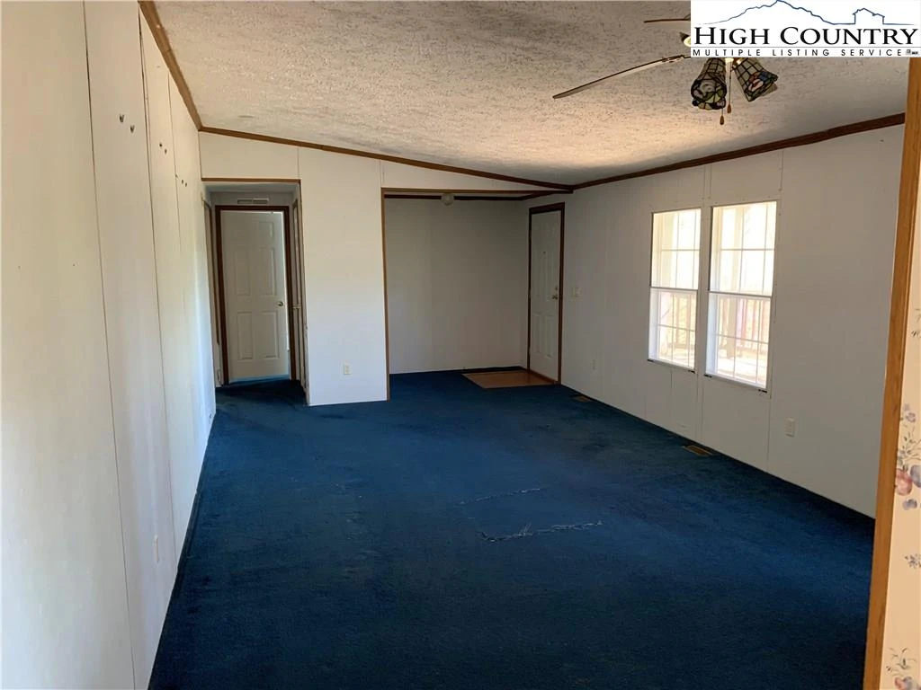 Image number 3 for the current listing
