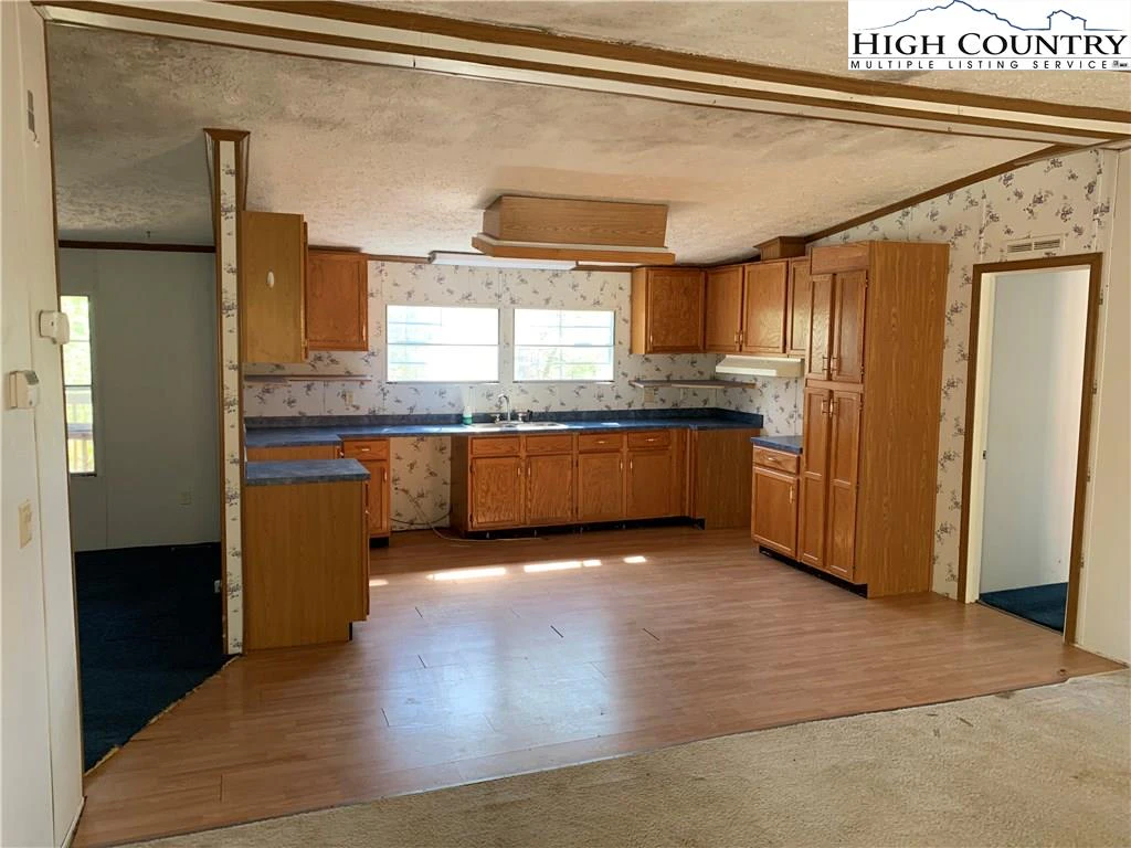 Image number 4 for the current listing