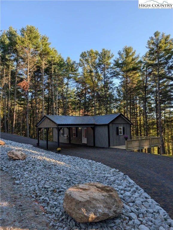 Image number 1 for the current listing