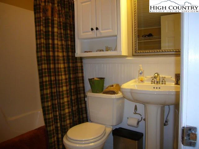 Image number 11 for the current listing