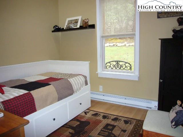 Image number 12 for the current listing