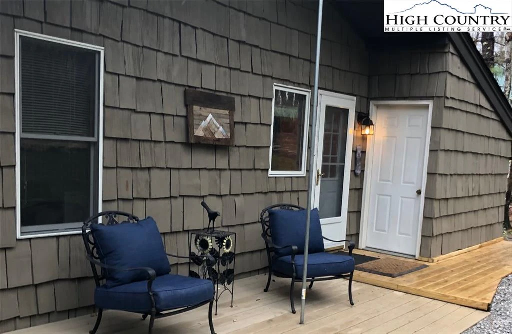 Image number 14 for the current listing