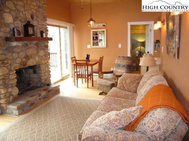 Image number 5 for the current listing