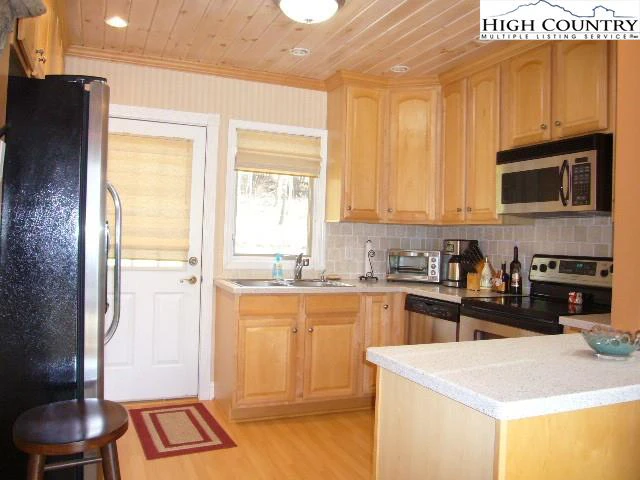 Image number 6 for the current listing