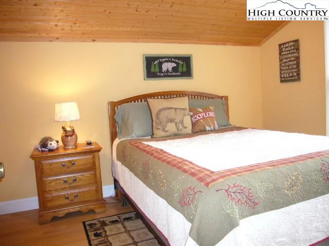 Image number 7 for the current listing