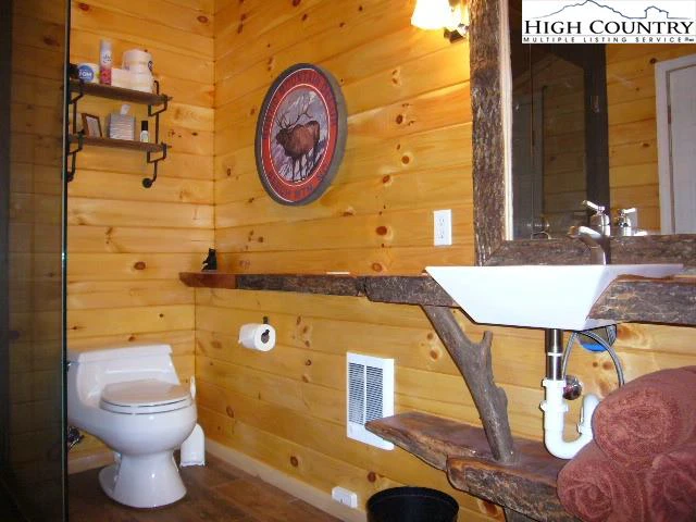 Image number 8 for the current listing