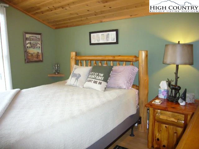 Image number 10 for the current listing