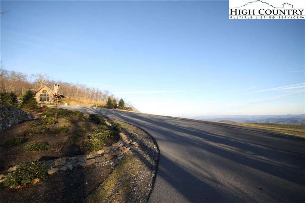 Image number 3 for the current listing