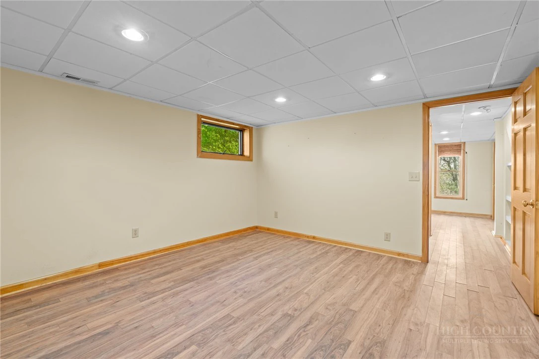 Image number 5 for the current listing