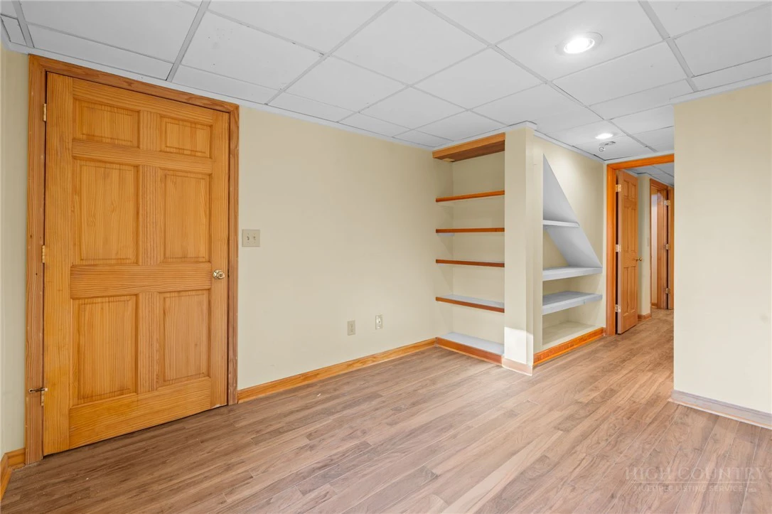 Image number 8 for the current listing
