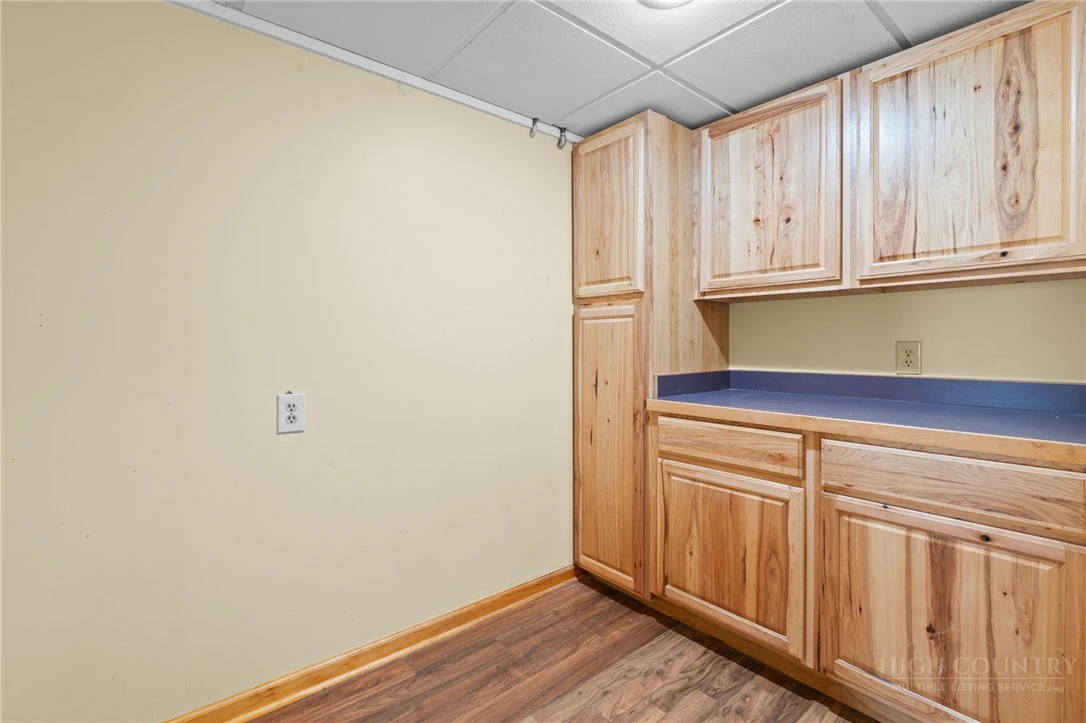 Image number 3 for the current listing