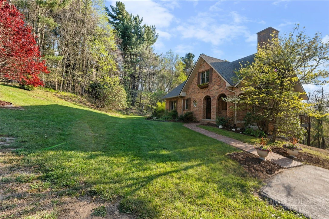 Image number 13 for the current listing