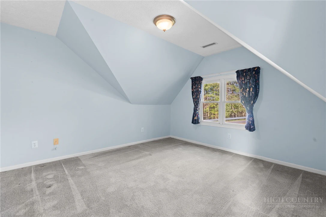 Image number 14 for the current listing