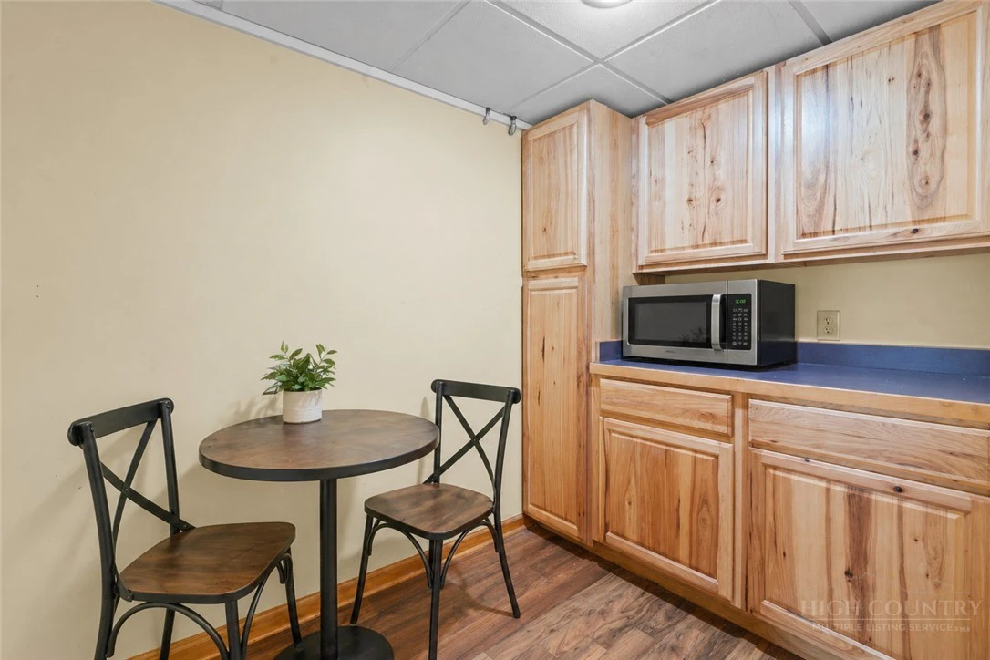 Image number 4 for the current listing