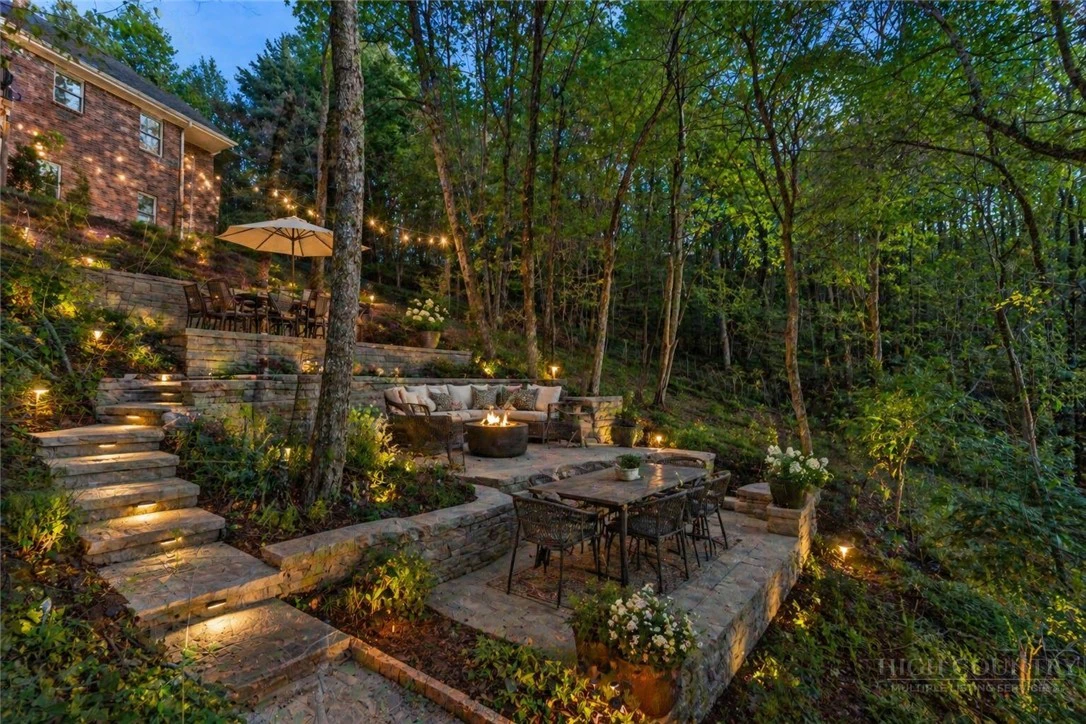 Image number 19 for the current listing