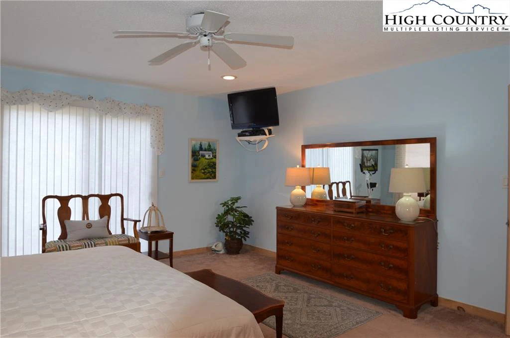 Image number 6 for the current listing