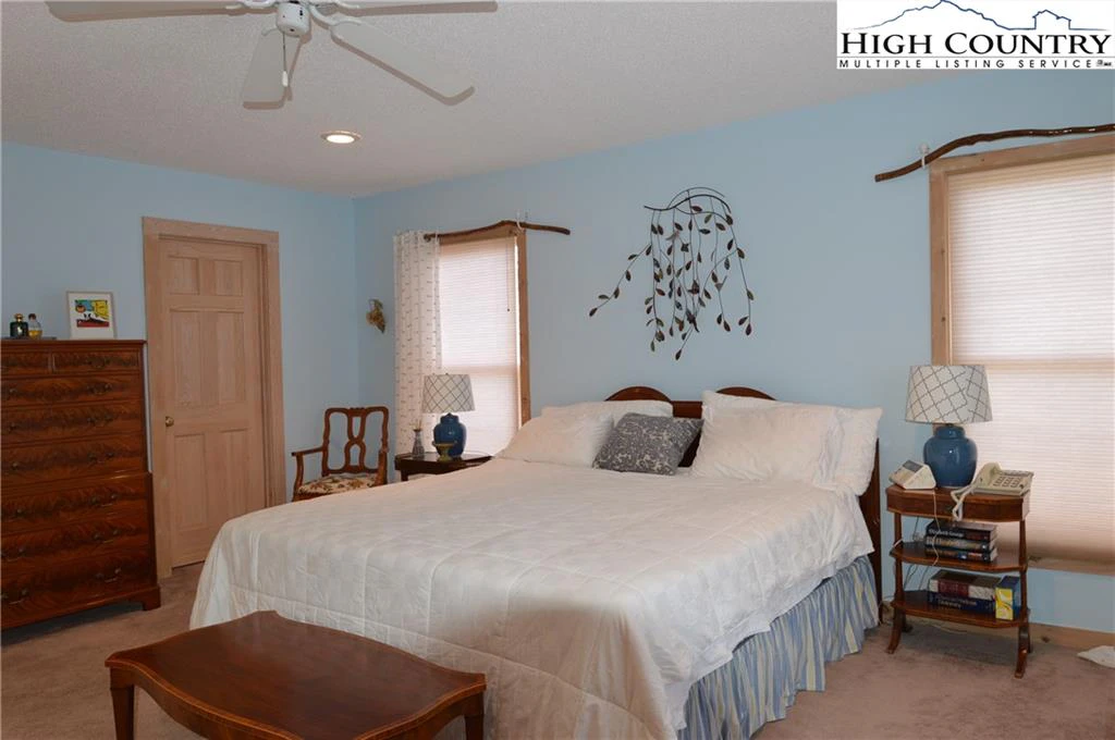 Image number 7 for the current listing