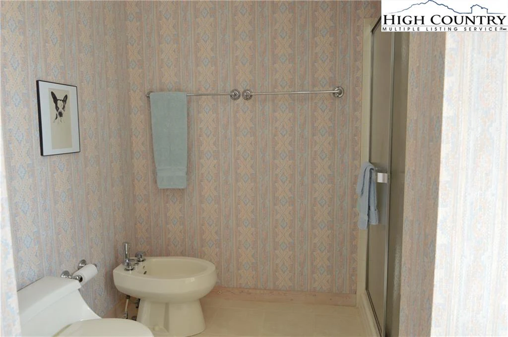 Image number 9 for the current listing