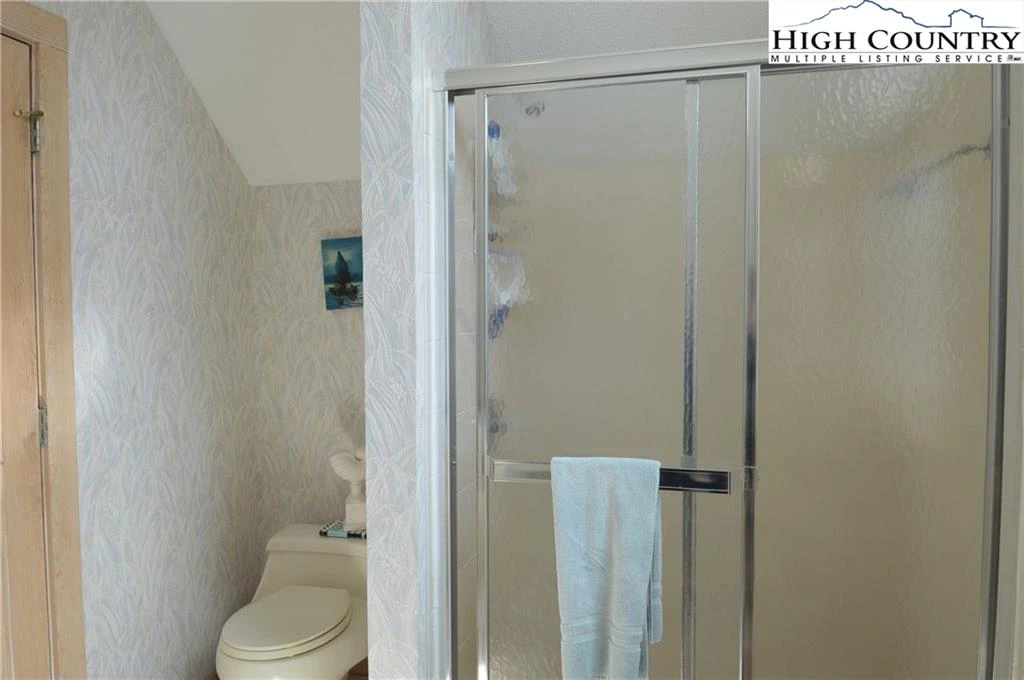 Image number 2 for the current listing