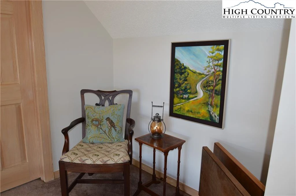 Image number 15 for the current listing