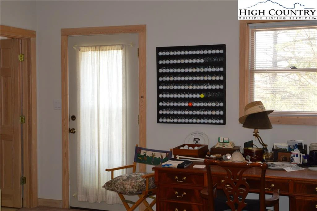Image number 22 for the current listing