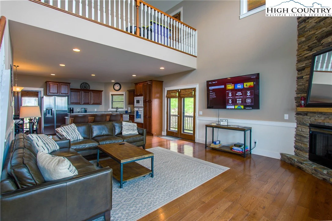 Image number 9 for the current listing