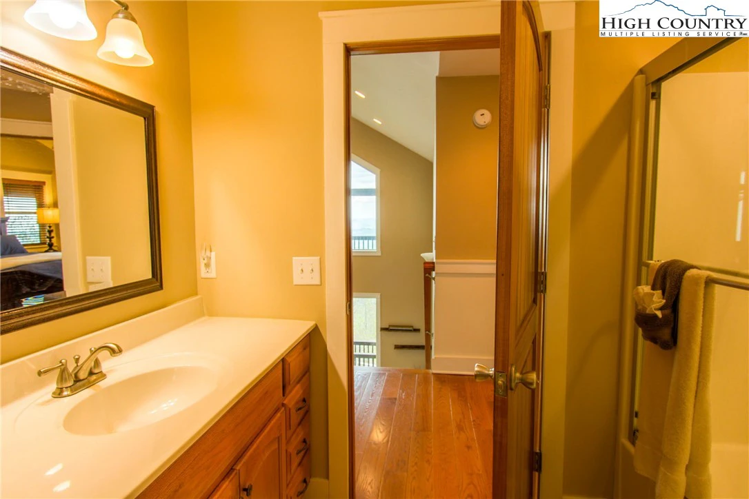 Image number 5 for the current listing