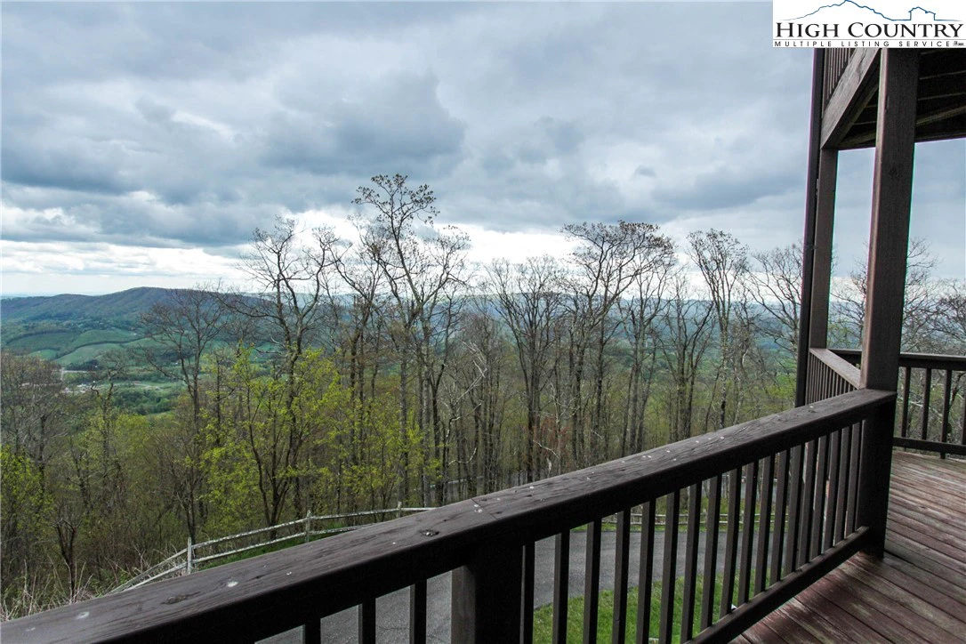 Image number 14 for the current listing