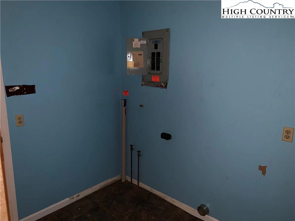 Image number 11 for the current listing